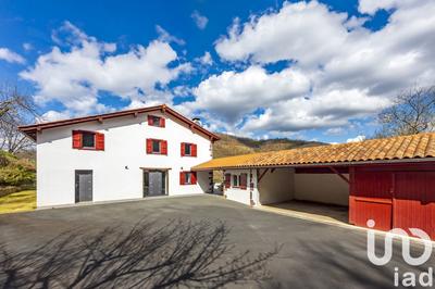 Maison - 240 m² - 5 pièces