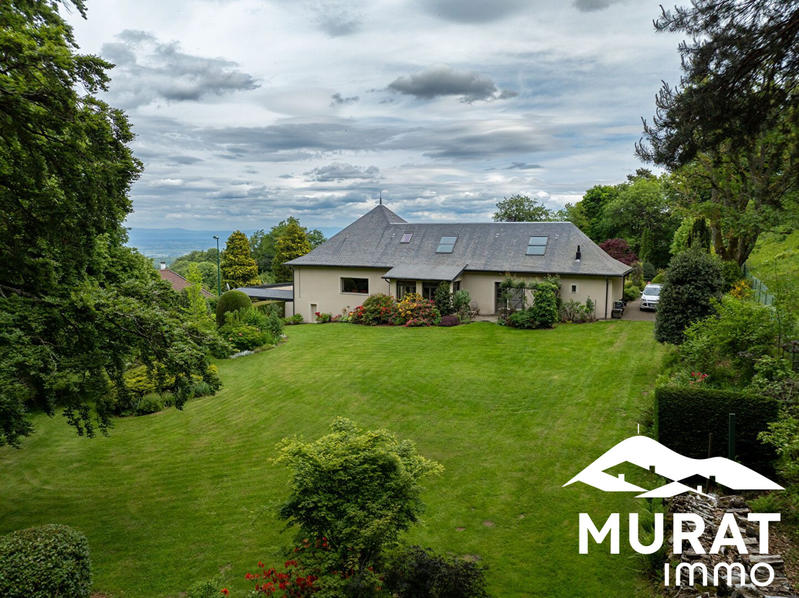 Maison - 242 m² - 9 pièces