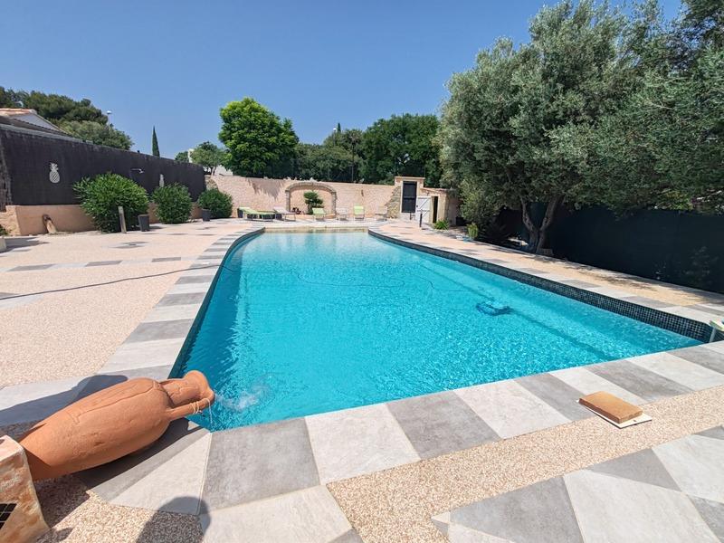 Maison - 220 m² - 7 pièces