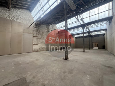 Maison - 950 m² - 2 pièces