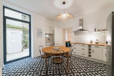 Propriété - 235 m² - 8 pièces