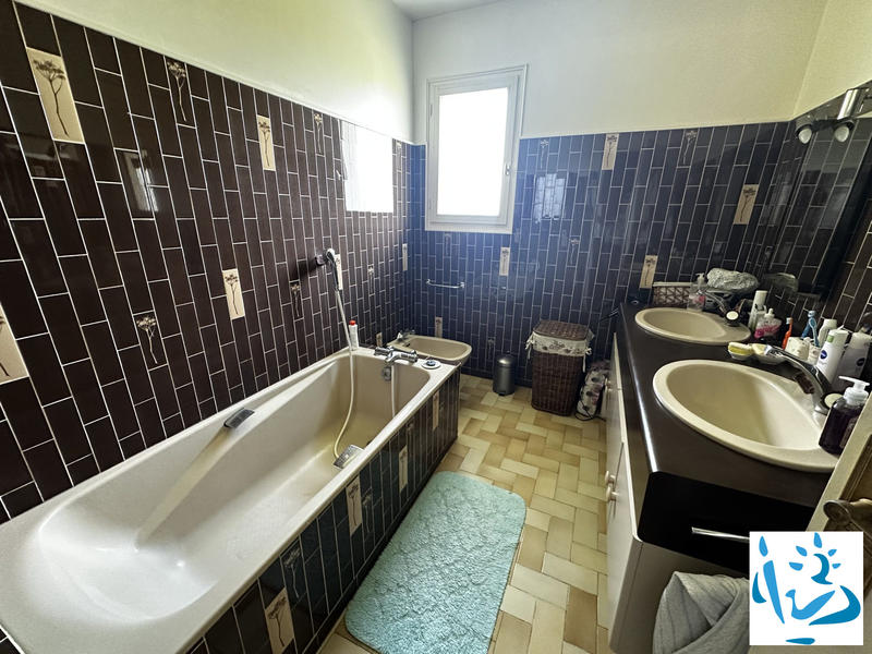 Maison - 200 m² - 6 pièces