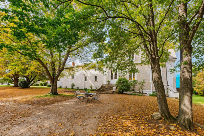 Maison - 370 m² - 14 pièces