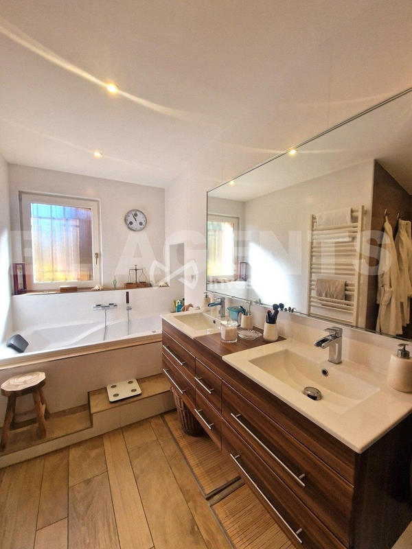 Maison - 171 m² - 6 pièces