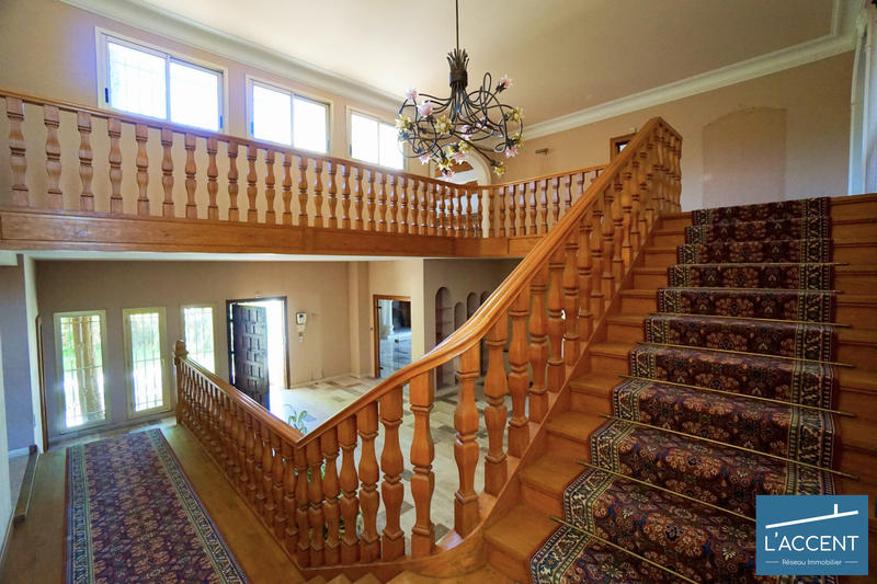 Maison - 435 m² - 8 pièces