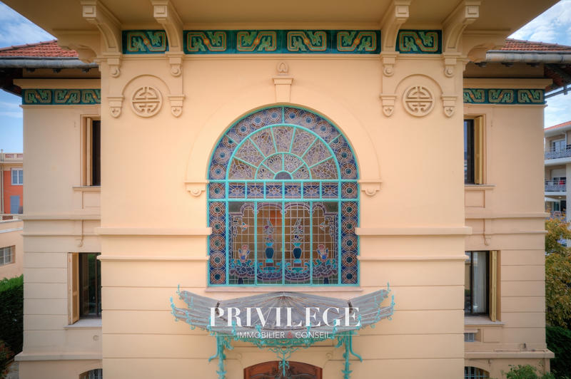 Propriété - 824 m² - 11 pièces