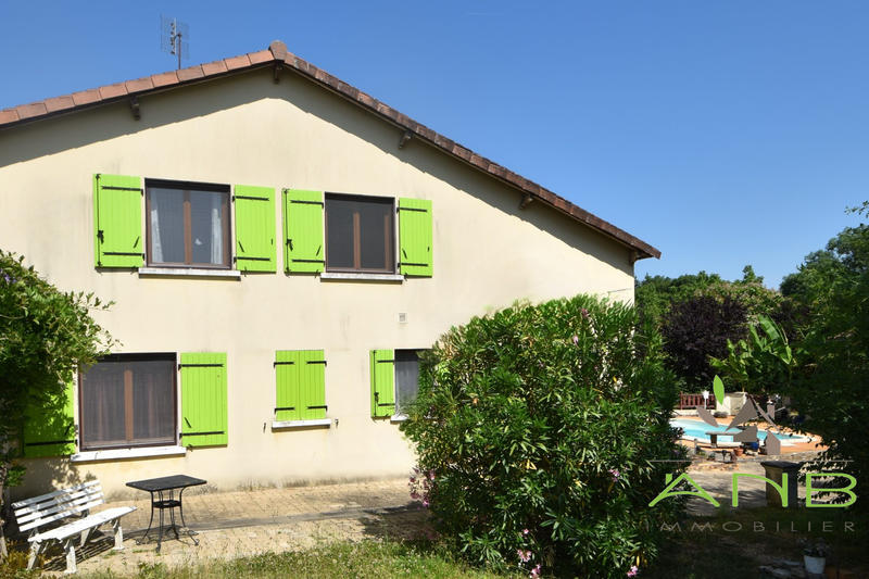 Maison - 263 m² - 10 pièces
