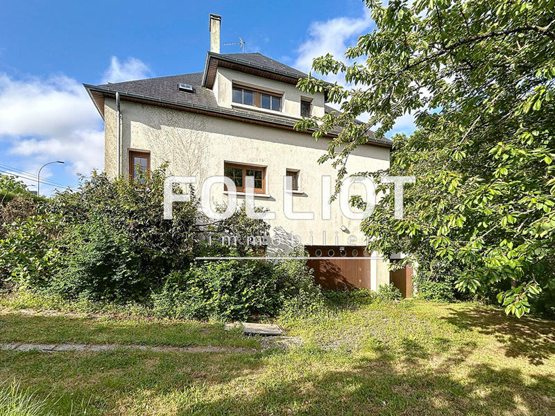 Maison - 241 m² - 7 pièces