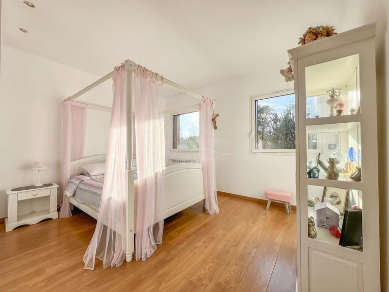 Maison traditionnelle - 363 m² - 10 pièces