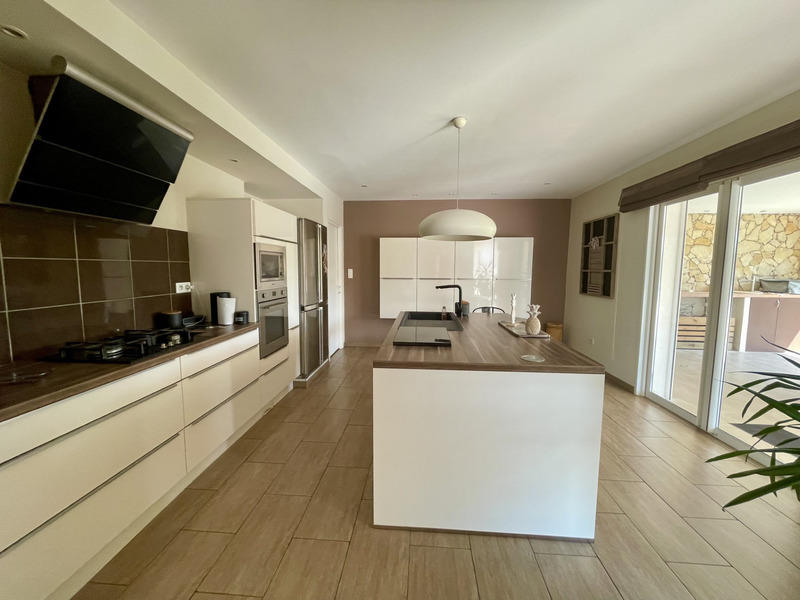 Maison - 203 m² - 5 pièces