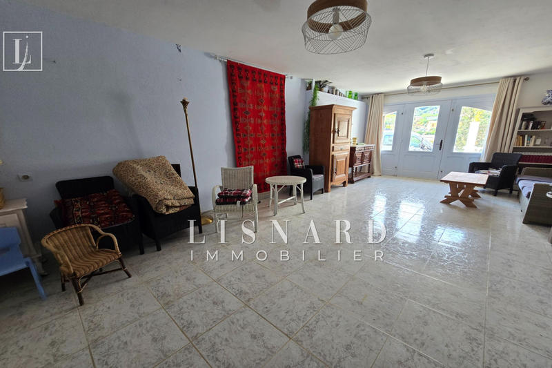 Maison - 240 m² - 6 pièces