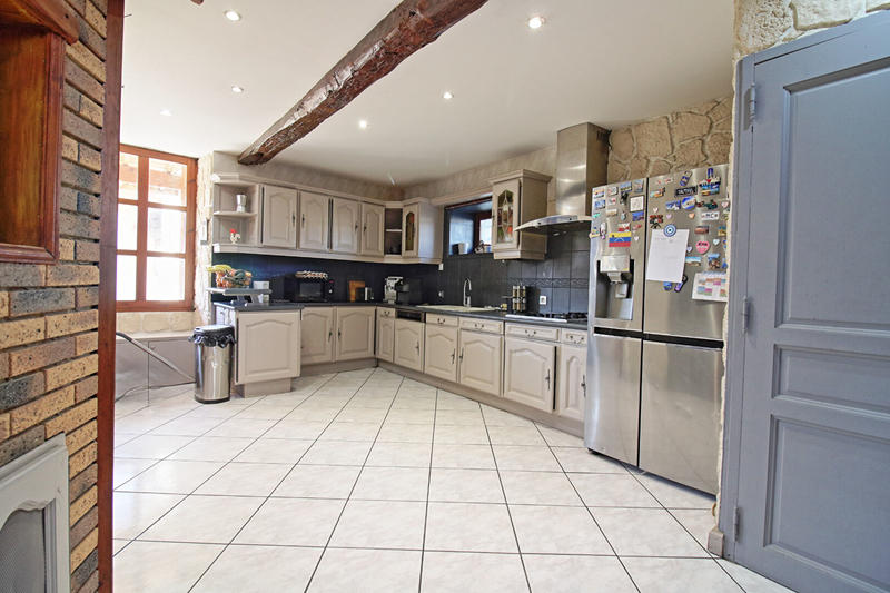 Maison - 230 m² - 6 pièces