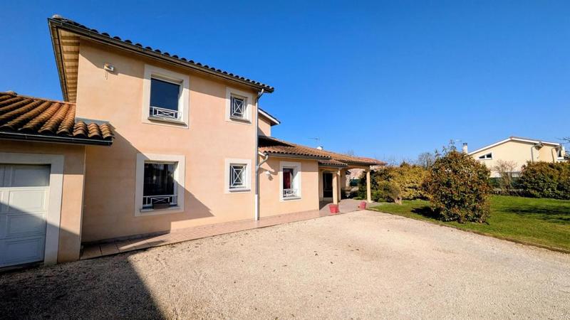 Maison traditionnelle - 212 m² - 8 pièces