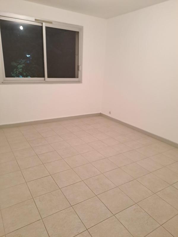 Appartement - 84 m² - 2 pièces