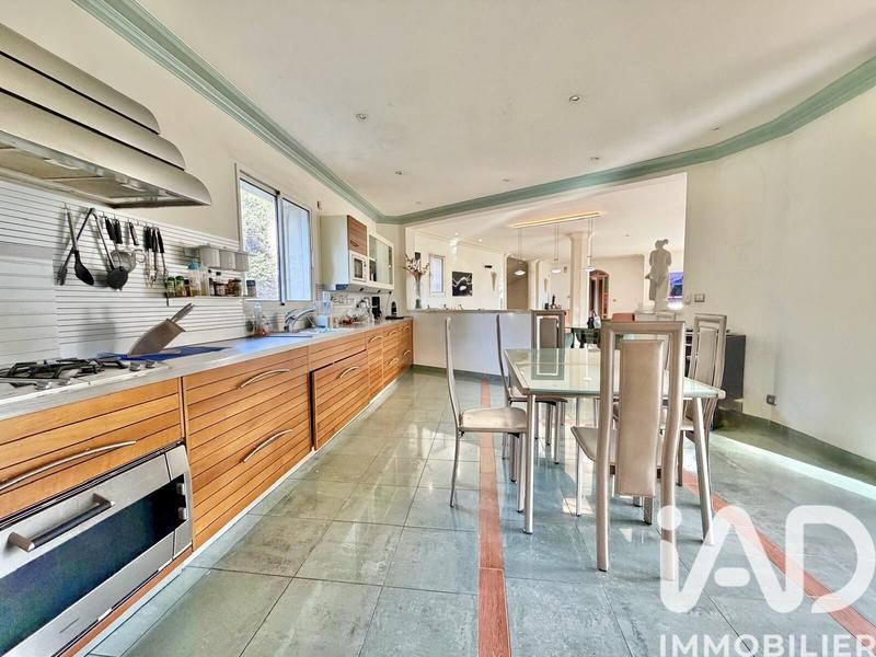 Maison - 300 m² - 5 pièces