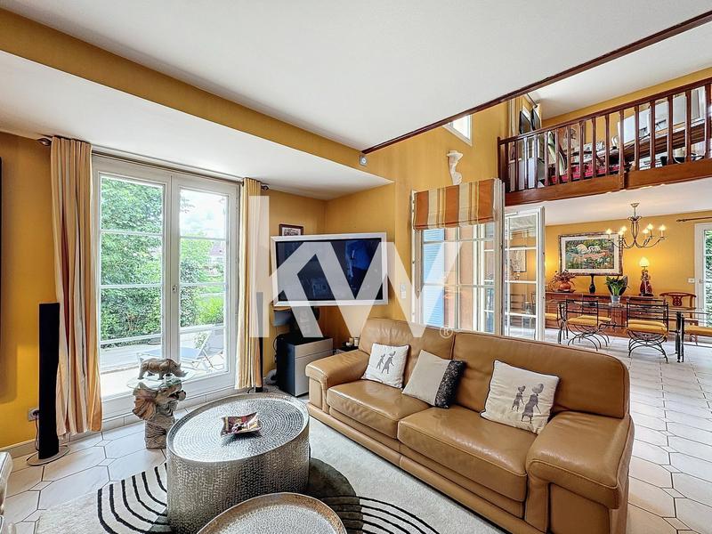 Maison - 213 m² - 8 pièces