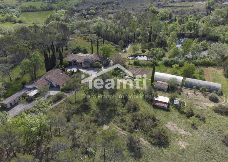 Mas - 256 m² - 10 pièces