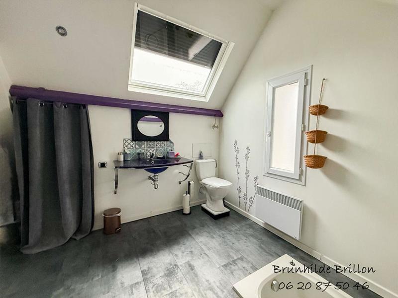 Maison - 225 m² - 9 pièces