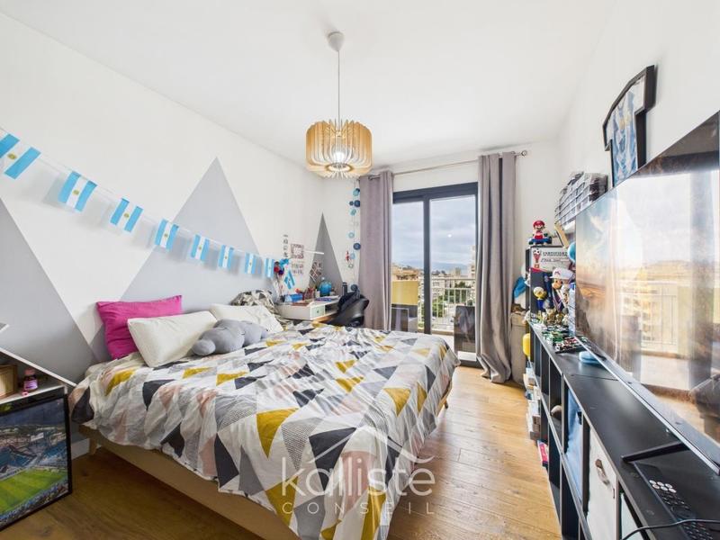 Appartement - 93 m² - 4 pièces