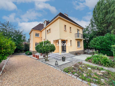 Maison - 248 m² - 9 pièces