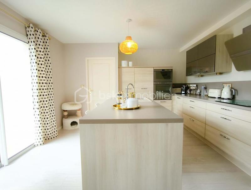 Maison - 180 m² - 6 pièces