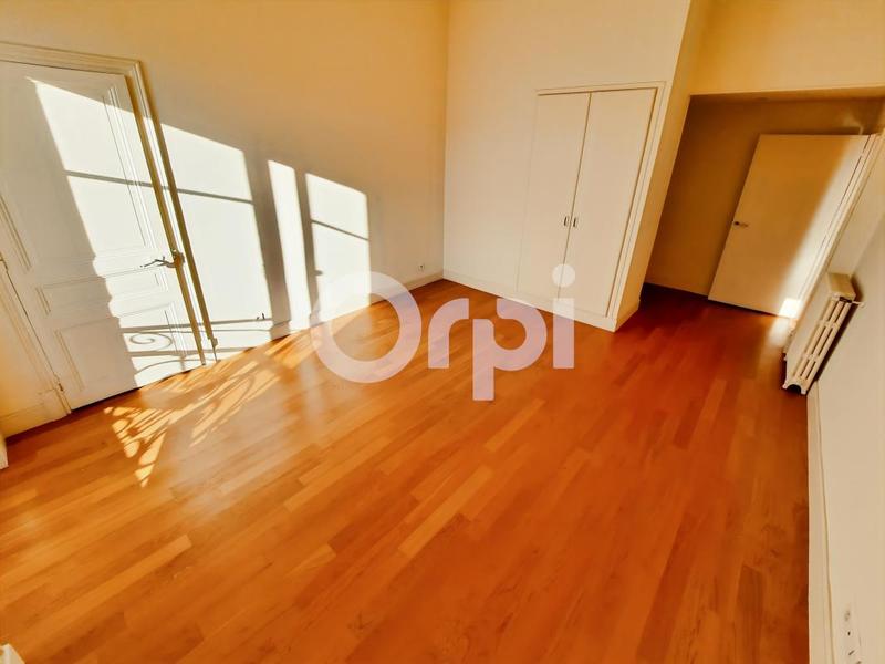 Appartement - 170 m² - 6 pièces