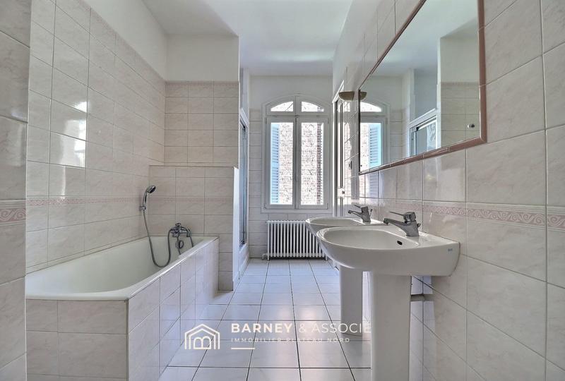 Maison - 181 m² - 6 pièces