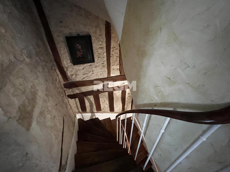 Maison - 230 m² - 8 pièces