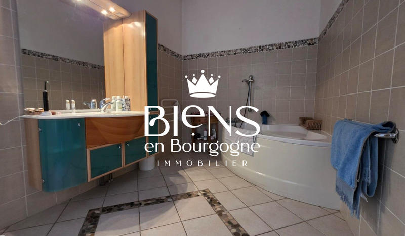 Maison - 200 m² - 9 pièces