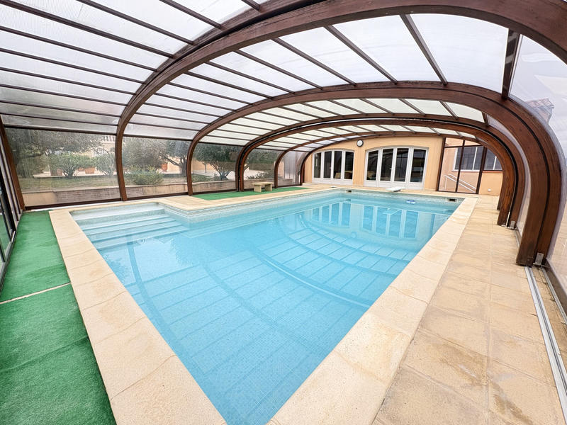 Villa - 311 m² - 11 pièces