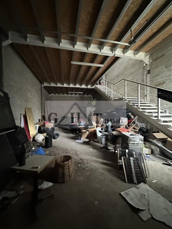 Entrepôt - 198 m²