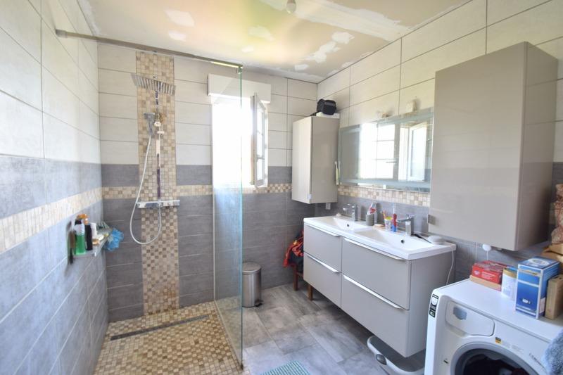 Maison - 97 m² - 5 pièces