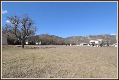 Terrain constructible - 1 550 m²