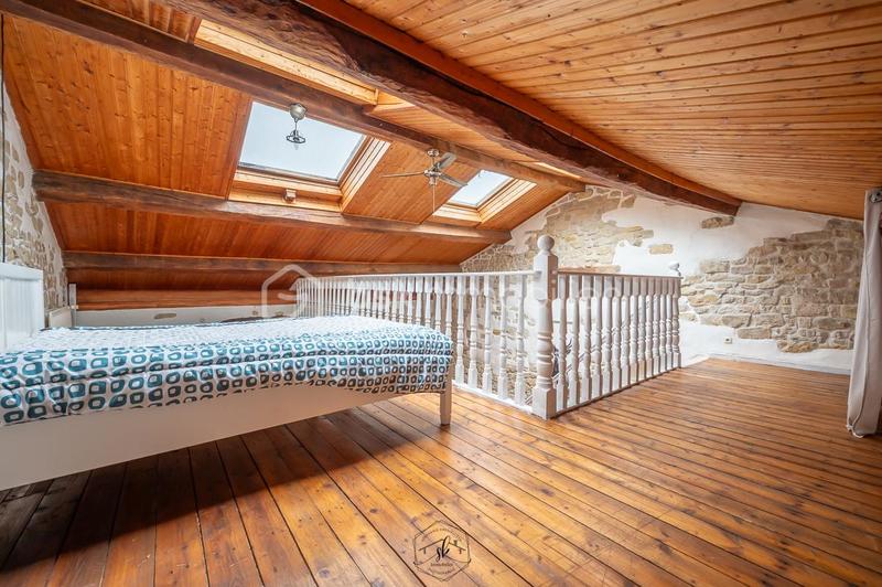 Maison - 238 m² - 8 pièces