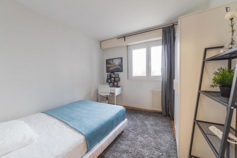Chambre - 12 m² - 4 pièces