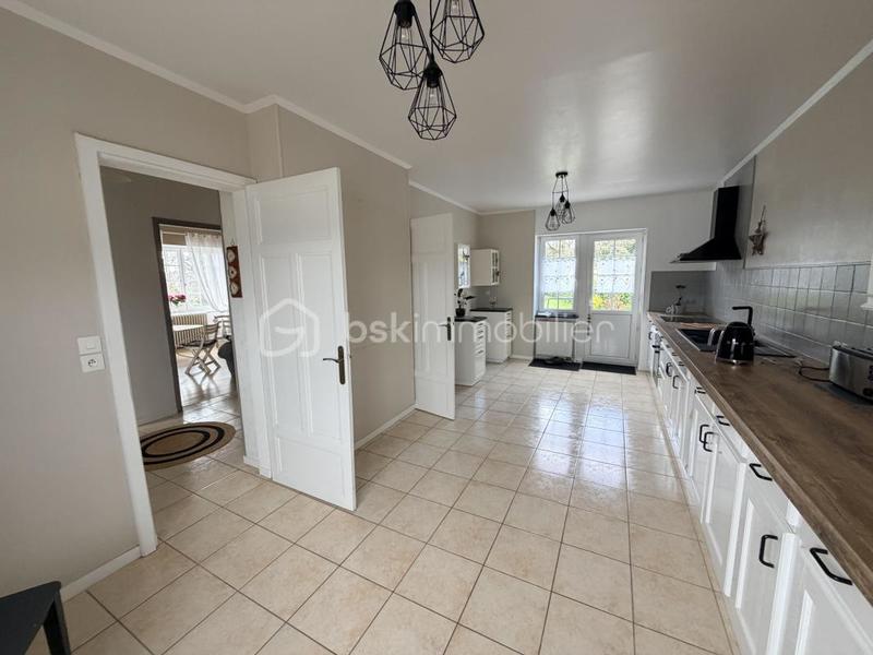 Demeure - 167 m² - 8 pièces