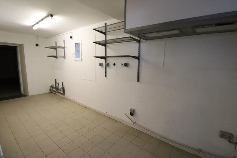 Local commercial - 136 m²