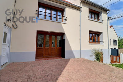 Maison - 225 m² - 8 pièces