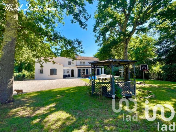 Maison - 201 m² - 5 pièces