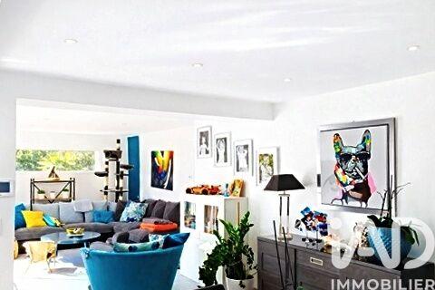 Maison - 216 m² - 8 pièces