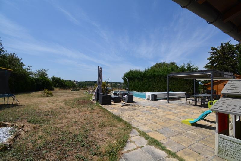 Propriété - 222 m² - 8 pièces