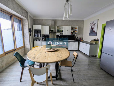 Maison - 230 m² - 9 pièces