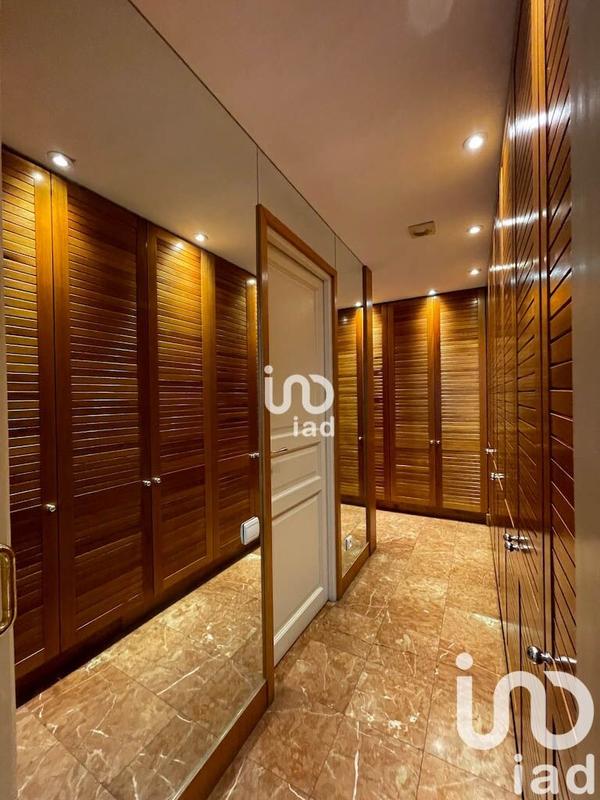 Maison - 527 m² - 5 pièces