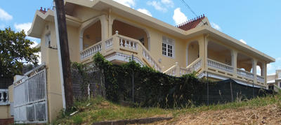 Maison - 200 m² - 10 pièces