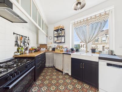 Appartement - 100 m² - 5 pièces