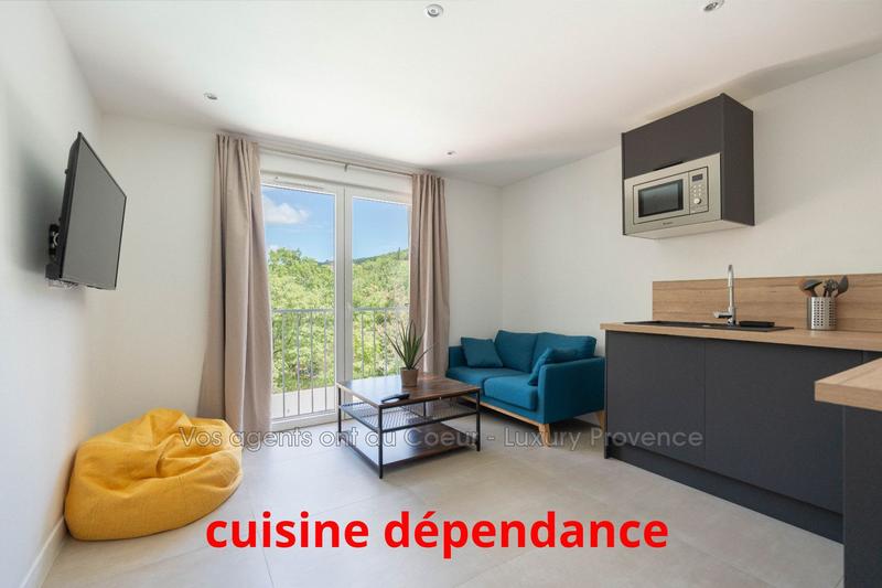 Propriété - 220 m² - 6 pièces