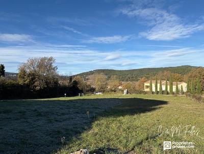 Terrain constructible - 1 021 m²