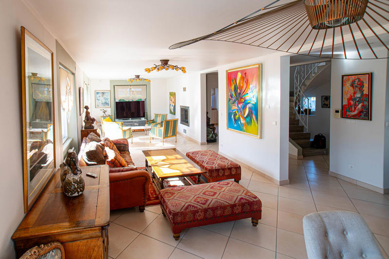 Propriété - 272 m² - 7 pièces