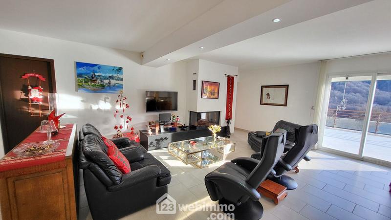 Maison - 238 m² - 7 pièces