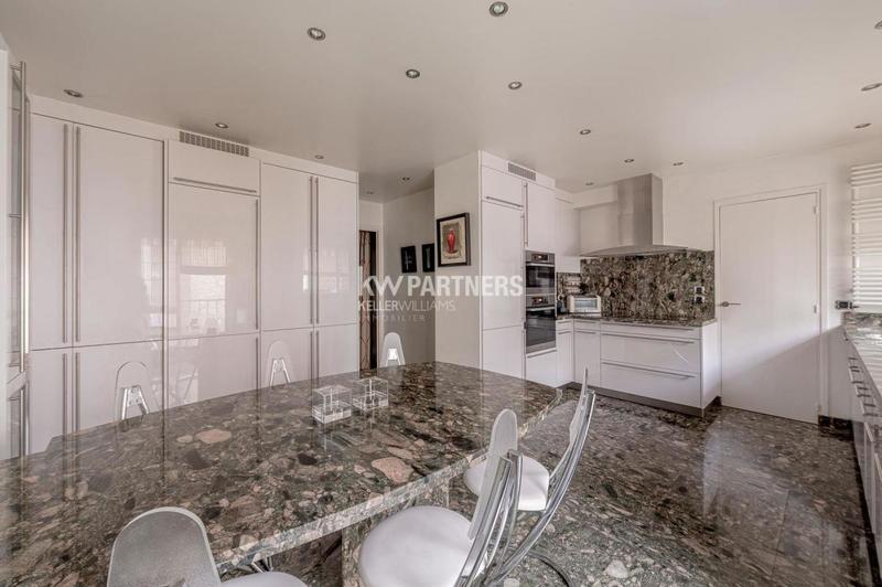 Appartement - 132 m² - 4 pièces